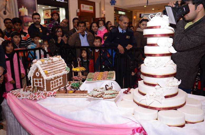 Cake Cutting Ceremony at DLF Promenade’s Christmas Celebration News