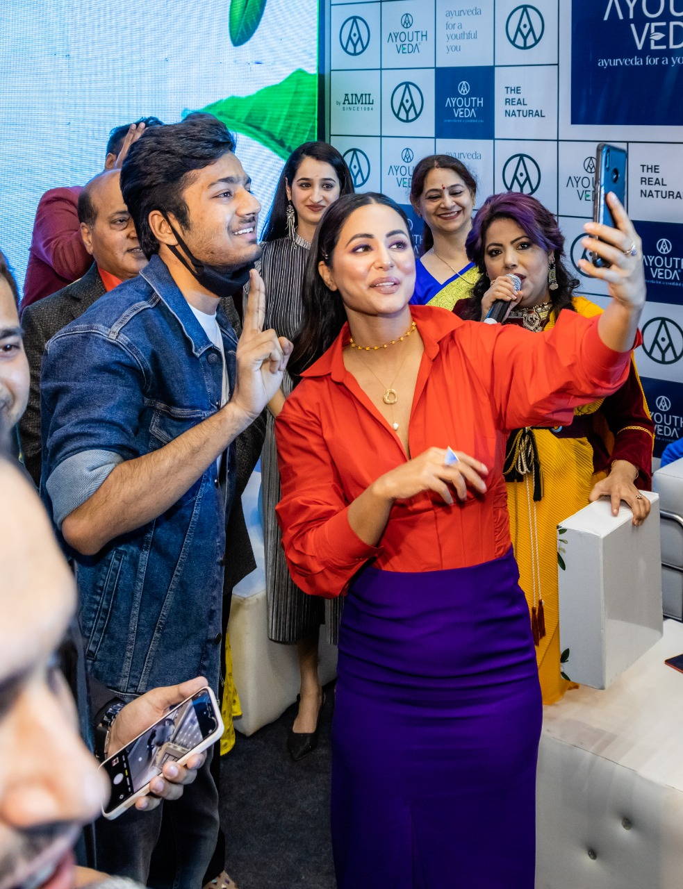 The Ayouthveda flagship store launch was inaugurated by the celebrity icon Hina Khan at Pacific Mall, NSP