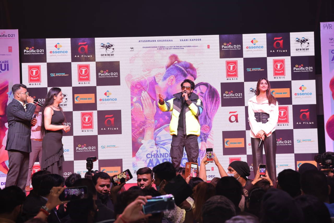 Ayushmann Khurrana and Vaani Kapoor visit Pacific Mall Dwarka to promote Chandigarh Kare Aashiqui