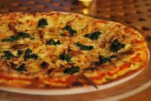 Pizza Spinachi at 100% rock, Ambience Mall.